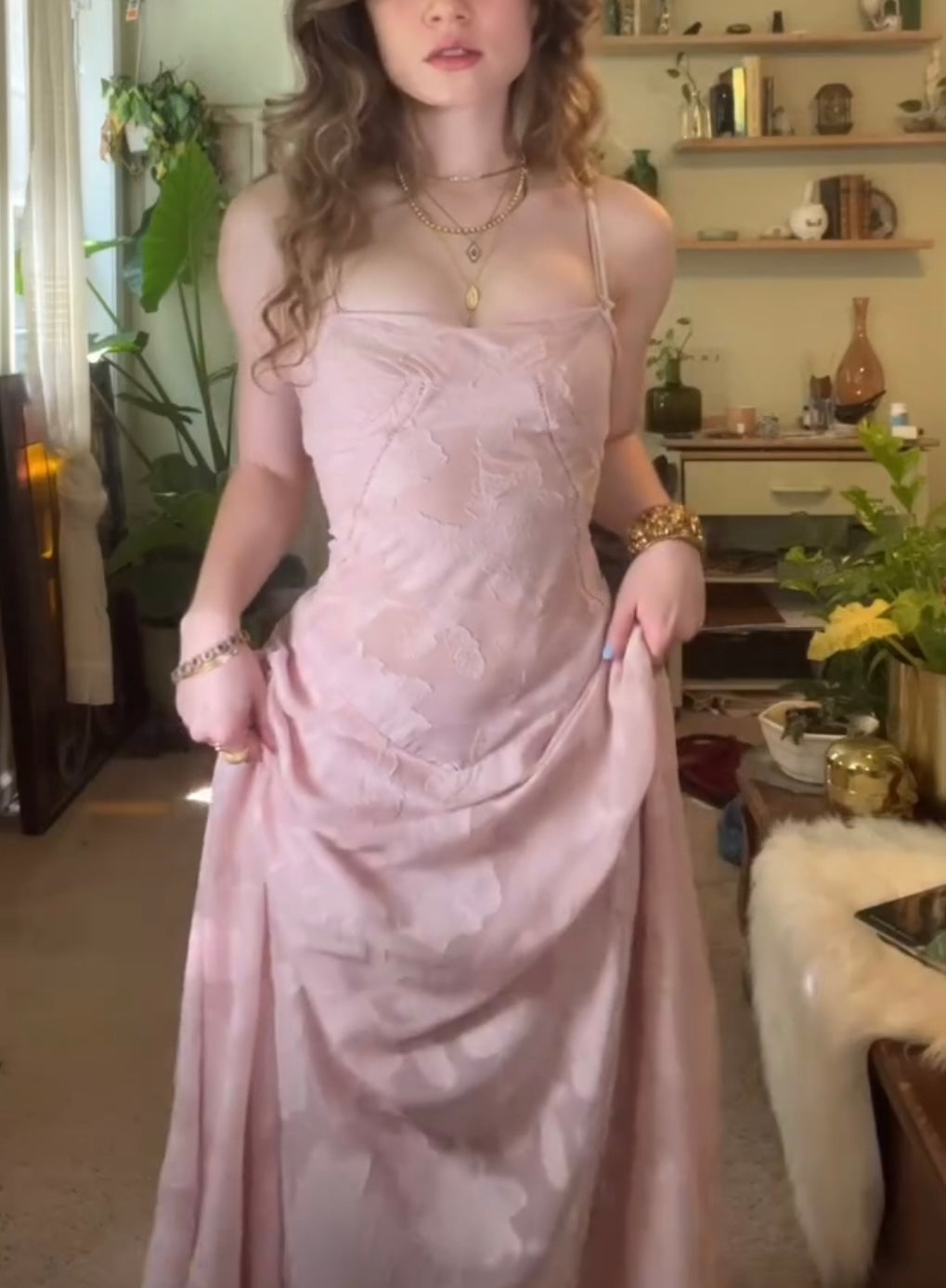 Modisches, sexy, durchsichtiges, schmales Trägerkleid mit Blumenmuster für den Urlaub am Meer