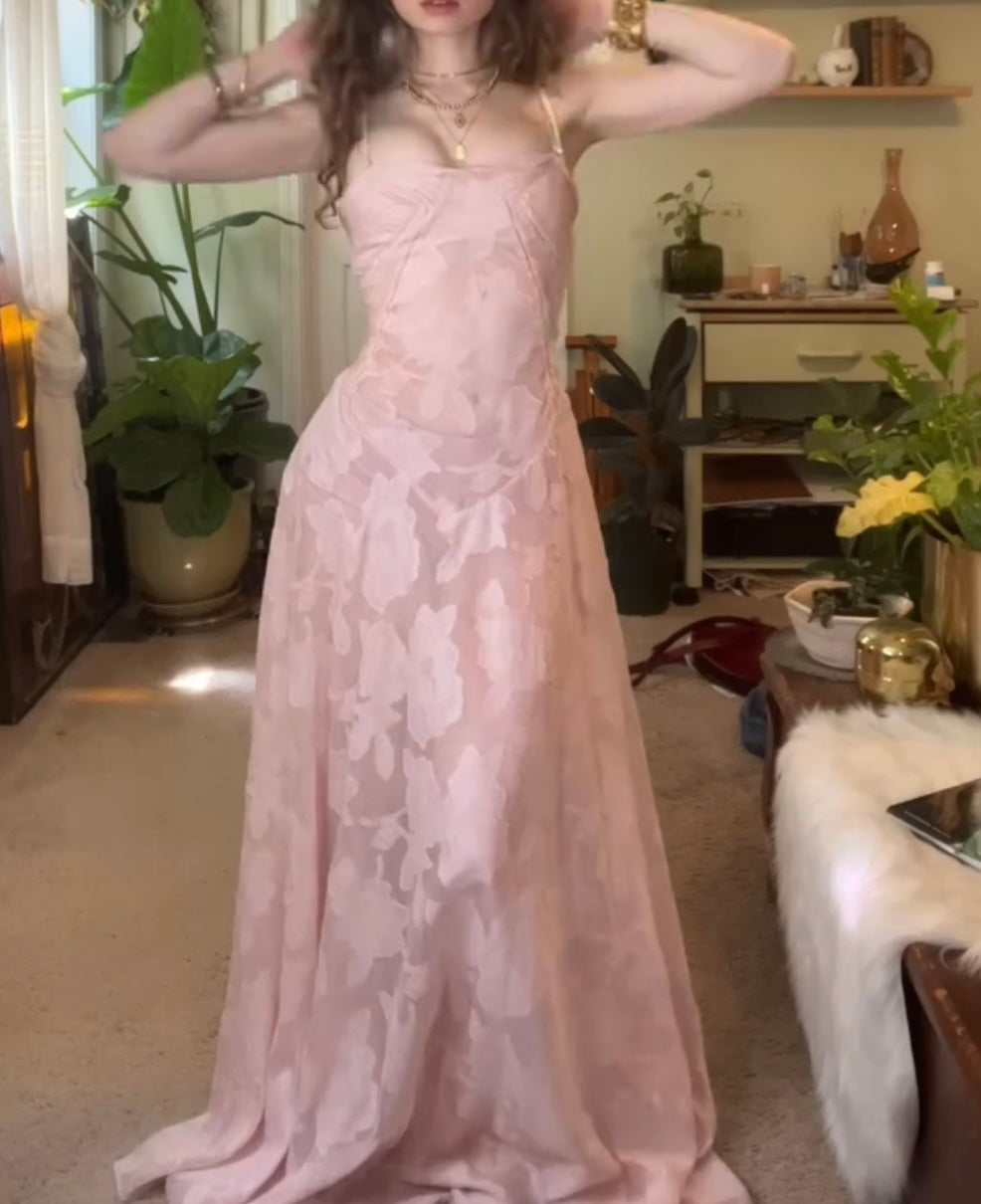 Modisches, sexy, durchsichtiges, schmales Trägerkleid mit Blumenmuster für den Urlaub am Meer