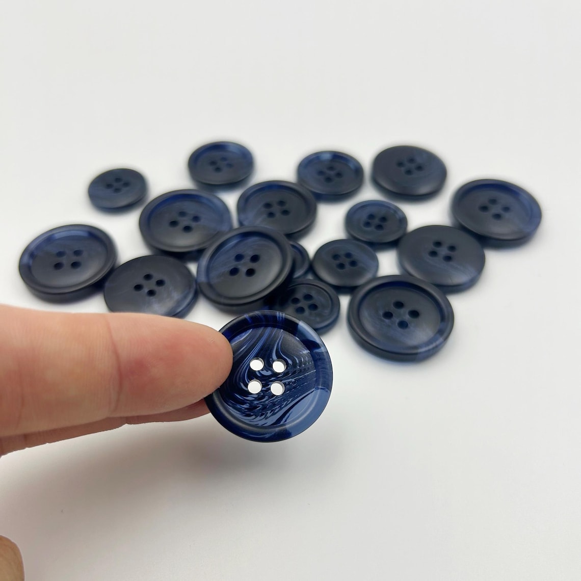 Dark Blue Gradient Resin Buttons: Personalized Coat Fasteners