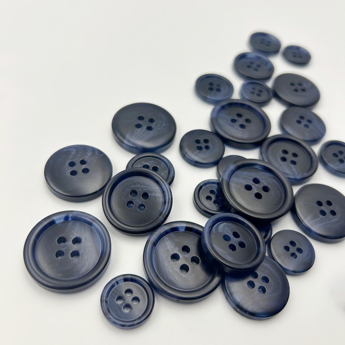 Dark Blue Gradient Resin Buttons: Personalized Coat Fasteners